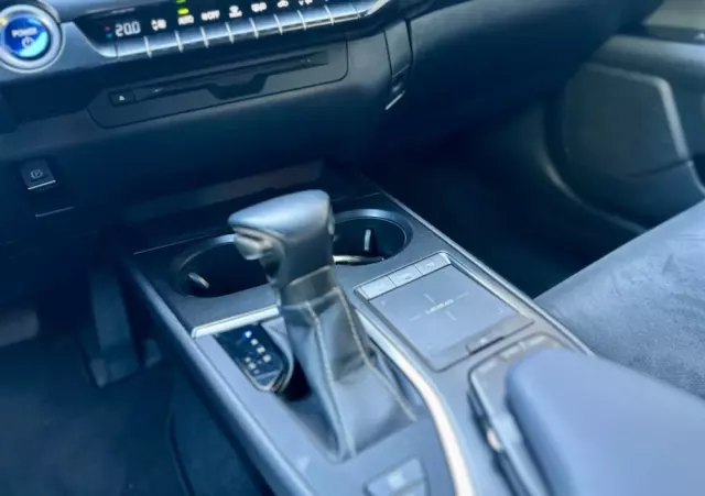 LEXUS UX 250h Business Edition