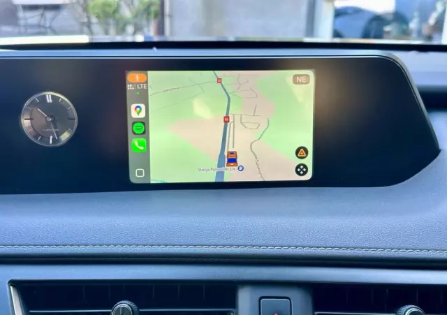 LEXUS UX 250h Business Edition