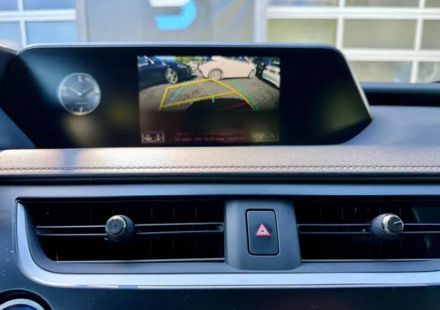 LEXUS UX 250h Business Edition