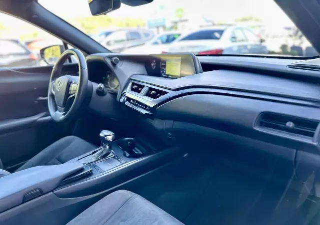 LEXUS UX 250h Business Edition