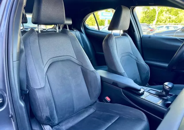 LEXUS UX 250h Business Edition