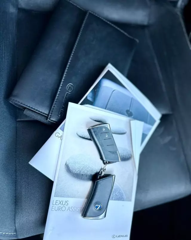 LEXUS UX 250h Business Edition