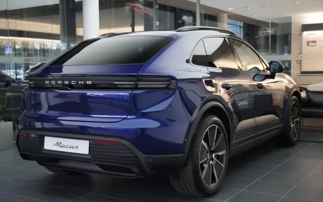 PORSCHE Macan 