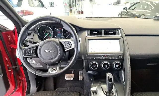 JAGUAR E-Pace 