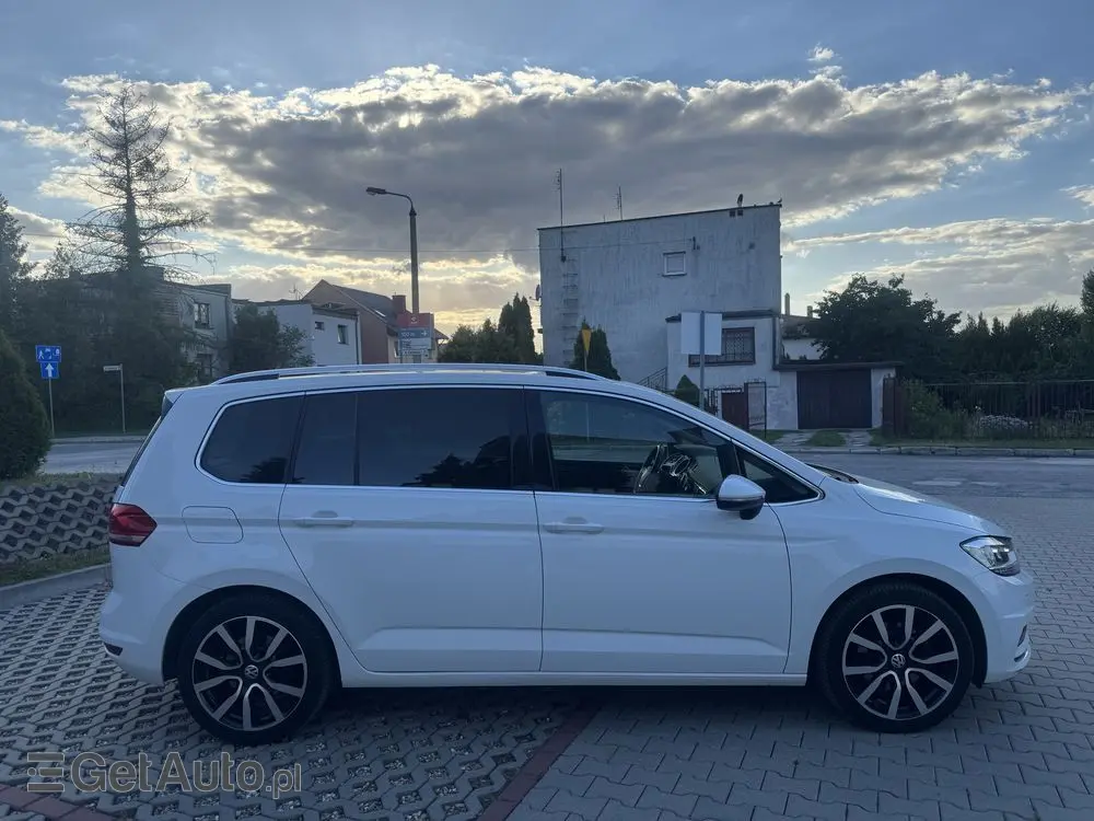 VOLKSWAGEN Touran 