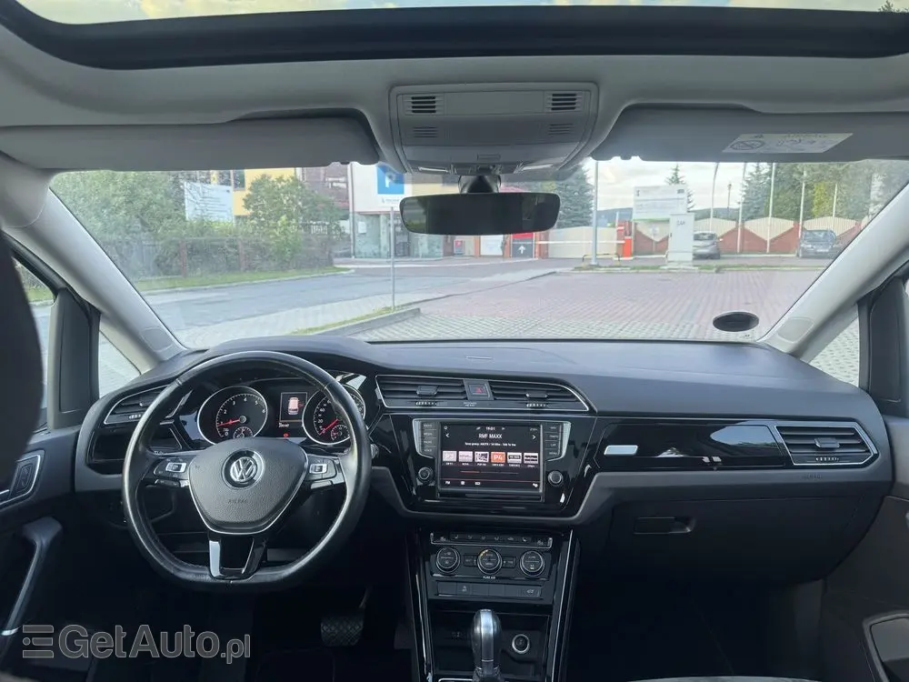 VOLKSWAGEN Touran 
