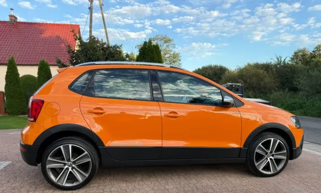 VOLKSWAGEN Polo Cross 