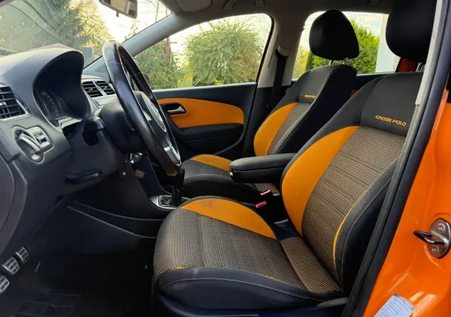 VOLKSWAGEN Polo Cross 