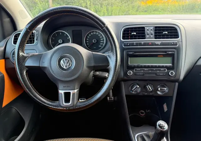 VOLKSWAGEN Polo Cross 