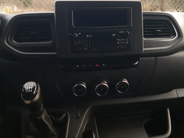 RENAULT Master FWD 8EP KONTENER 4,22x2,23x2,24 KLIMA MANUAL 6-BIEGÓ