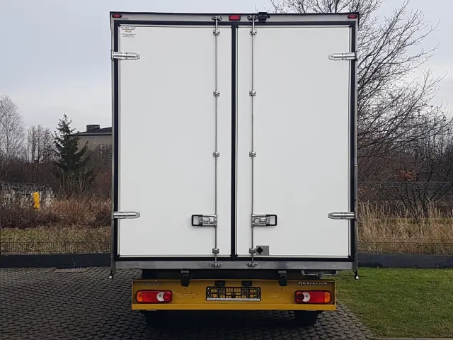 RENAULT Master FWD 8EP KONTENER 4,22x2,23x2,24 KLIMA MANUAL 6-BIEGÓ