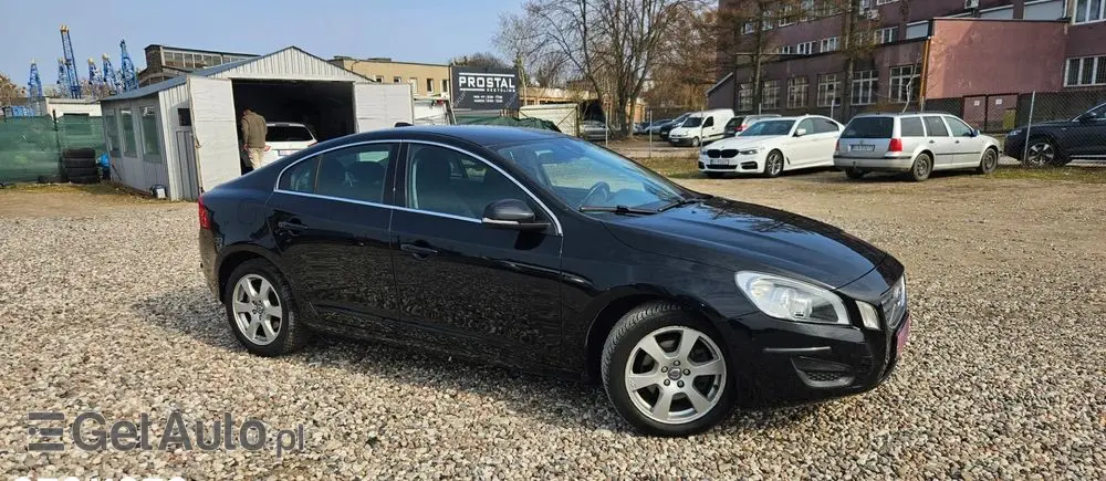 VOLVO S60 D3 Geartronic Momentum