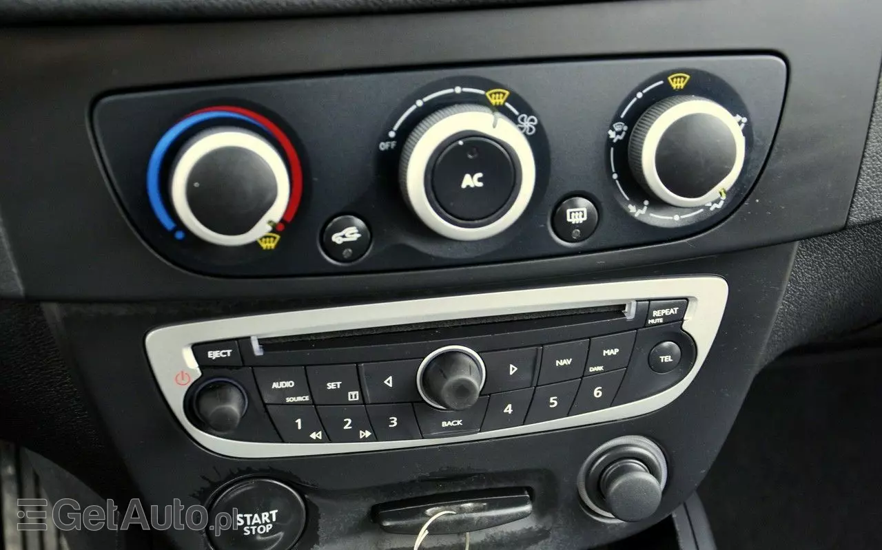 RENAULT Megane 1.6 16V 110 Paris Business