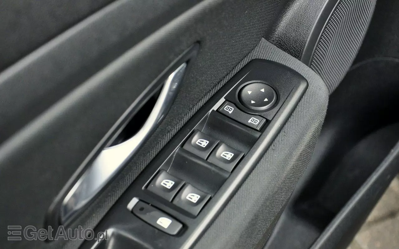 RENAULT Megane 1.6 16V 110 Paris Business