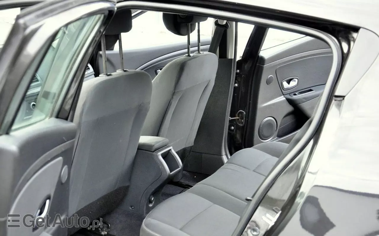 RENAULT Megane 1.6 16V 110 Paris Business