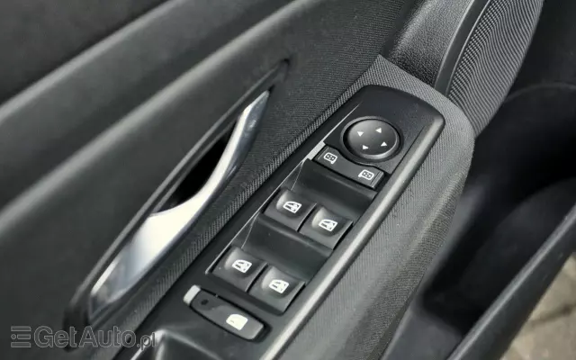 RENAULT Megane 1.6 16V 110 Paris Business