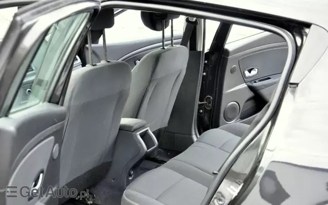 RENAULT Megane 1.6 16V 110 Paris Business