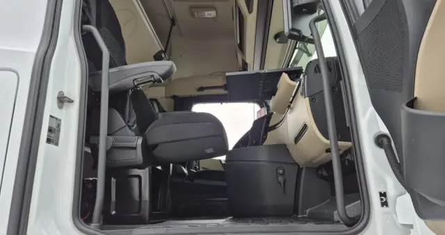 MERCEDES-BENZ MERCEDES-BENZ///ACTROS///MP5/// 1848///GIGA SPACE///2022/// STANDARD///PODUSZKI/// ALUMINIOWE FELGI///WYŚWIETLACZ OBCIĄŻENIA///KLIMA POSTOJOWA/// NAWIGACJA///XENON///PEDANTYCZNY STAN 