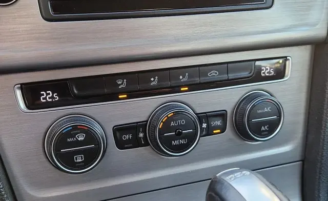 VOLKSWAGEN Golf 1.4 TSI ACT BlueMotion Technology DSG Edition