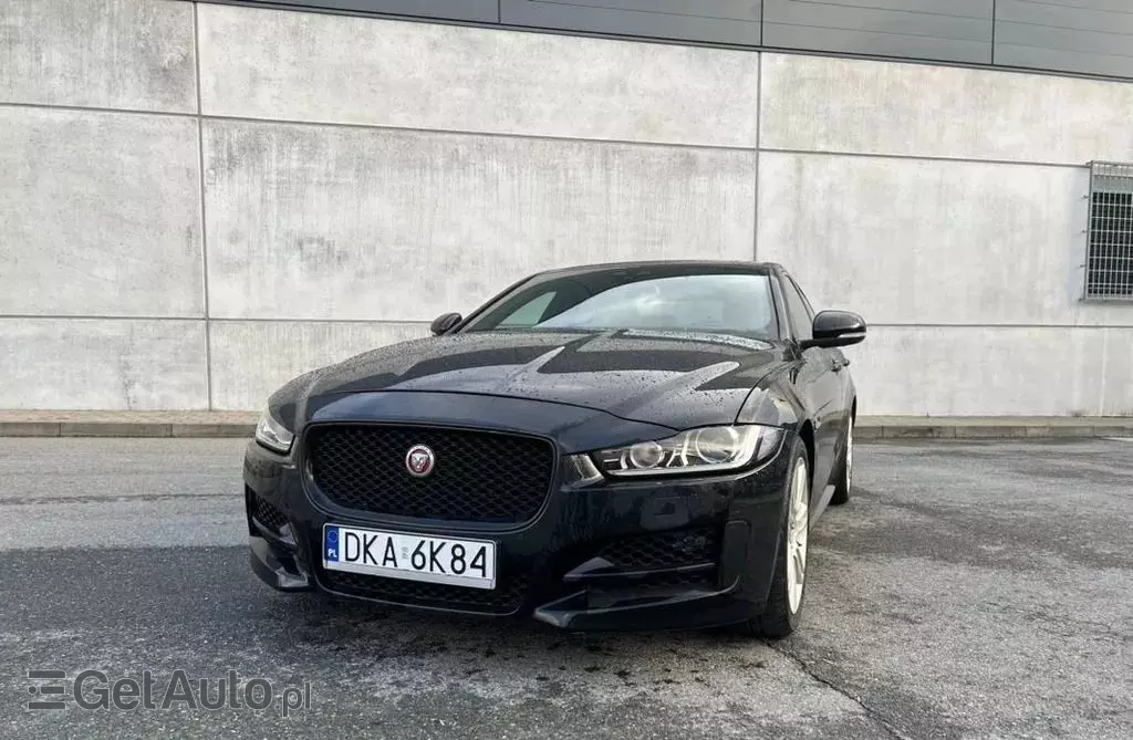 JAGUAR XE 