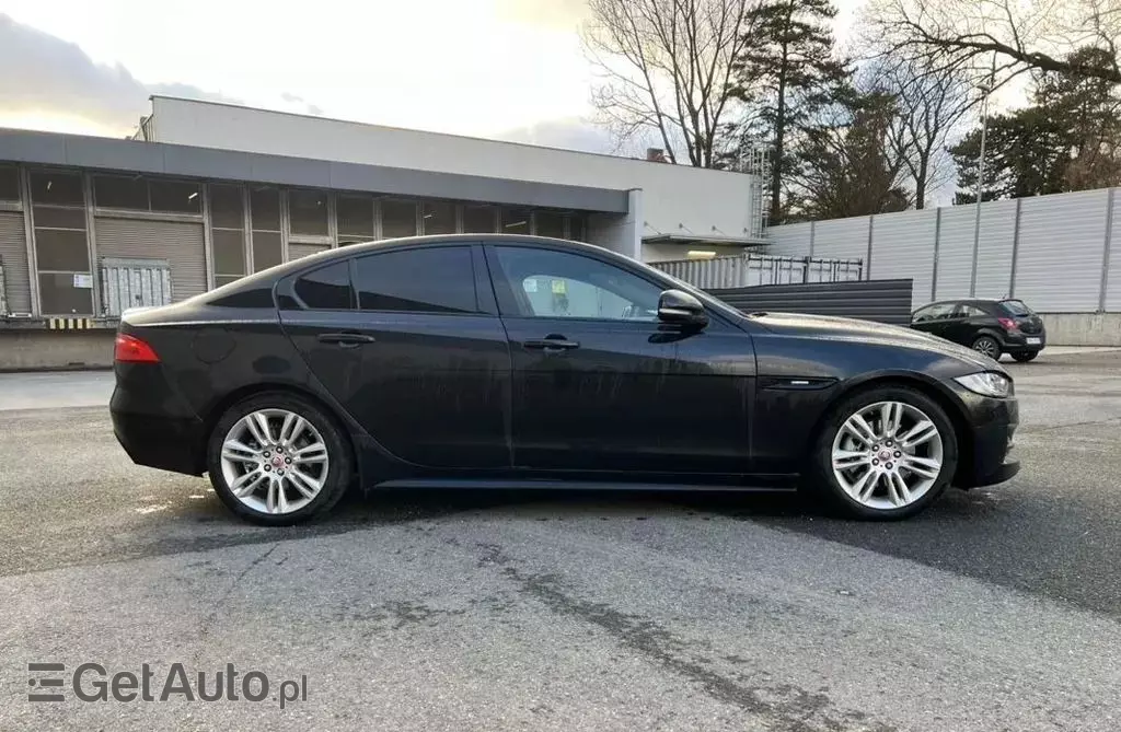 JAGUAR XE 