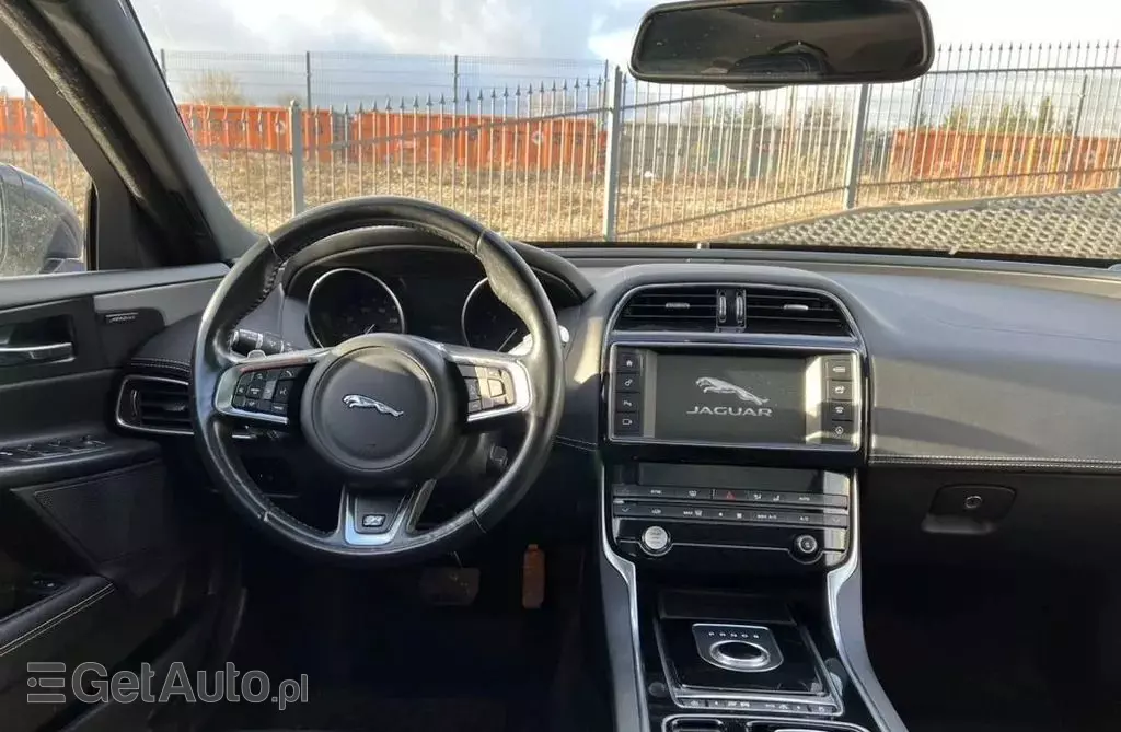 JAGUAR XE 