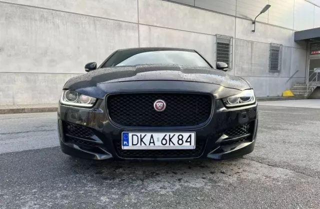 JAGUAR XE 