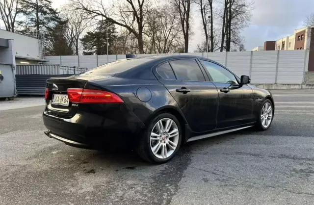 JAGUAR XE 