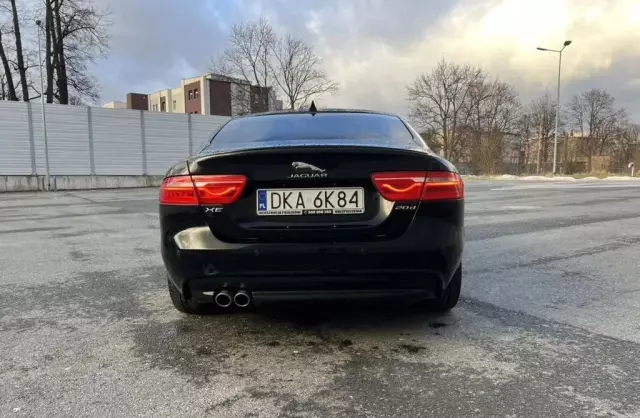 JAGUAR XE 