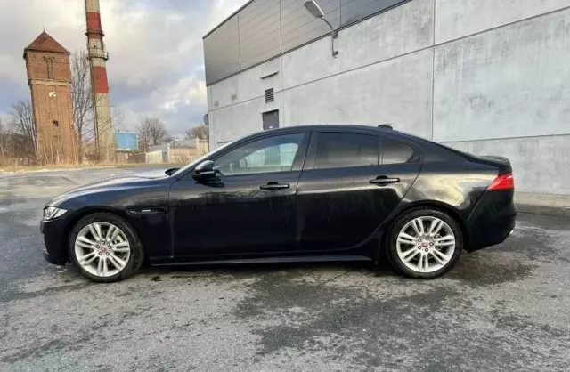 JAGUAR XE 