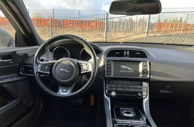 JAGUAR XE 