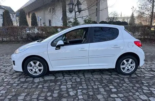 PEUGEOT 207 