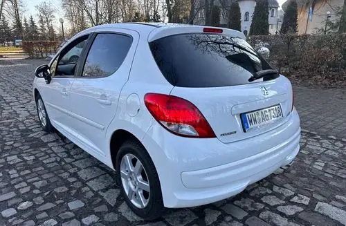 PEUGEOT 207 