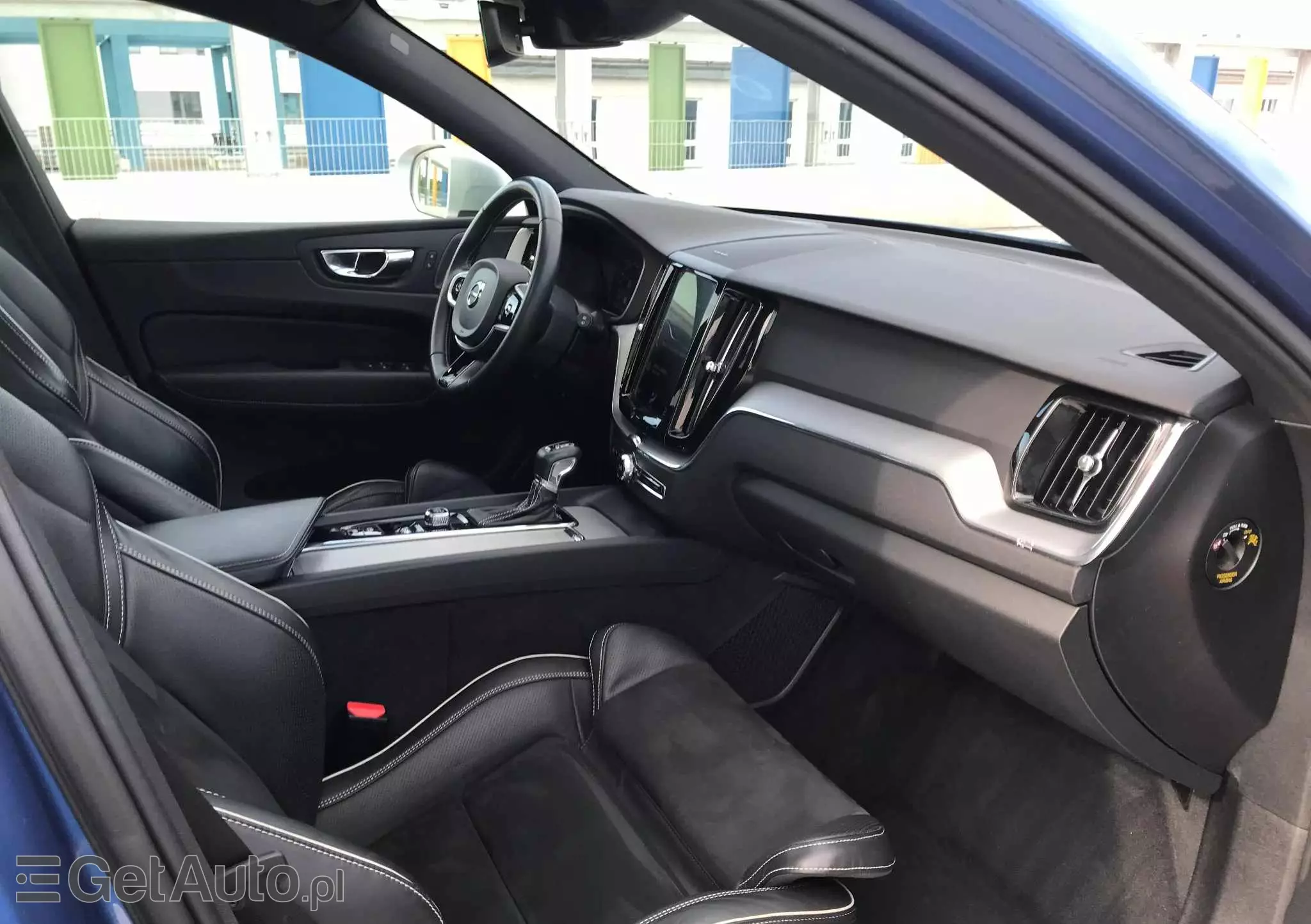 VOLVO XC 60 T4 R-Design