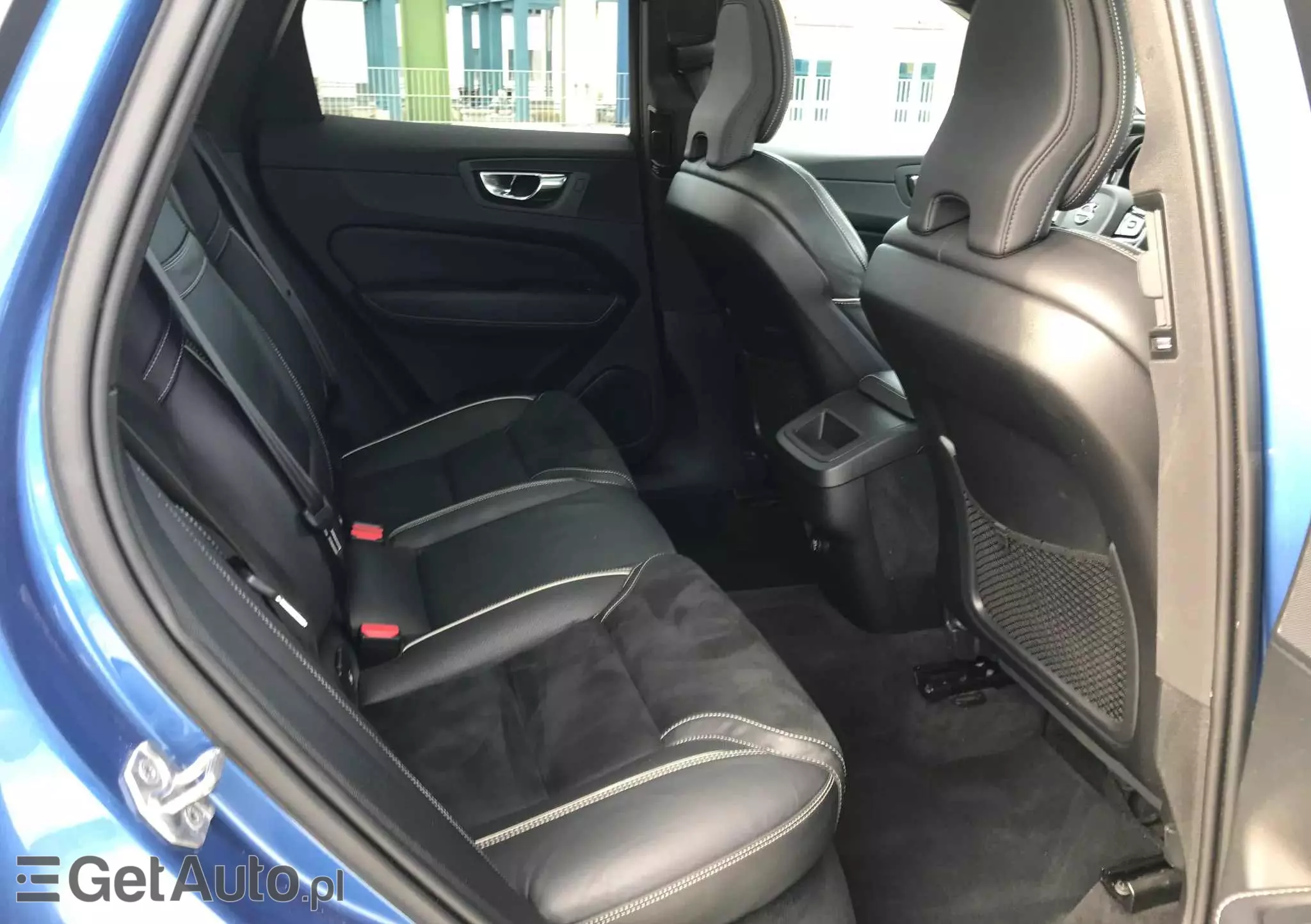 VOLVO XC 60 T4 R-Design