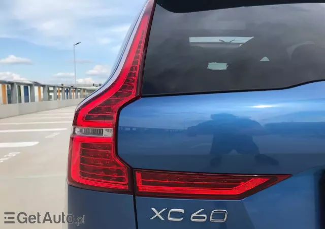 VOLVO XC 60 T4 R-Design