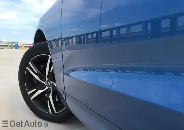 VOLVO XC 60 T4 R-Design