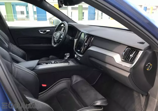 VOLVO XC 60 T4 R-Design