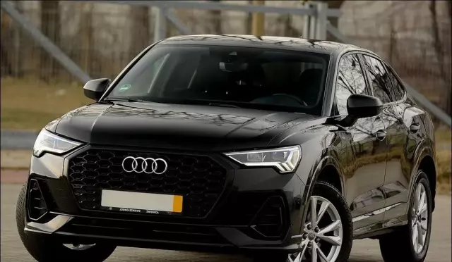 AUDI Q3 