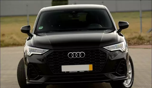 AUDI Q3 
