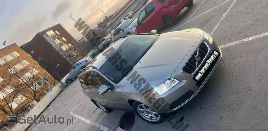 VOLVO V70 