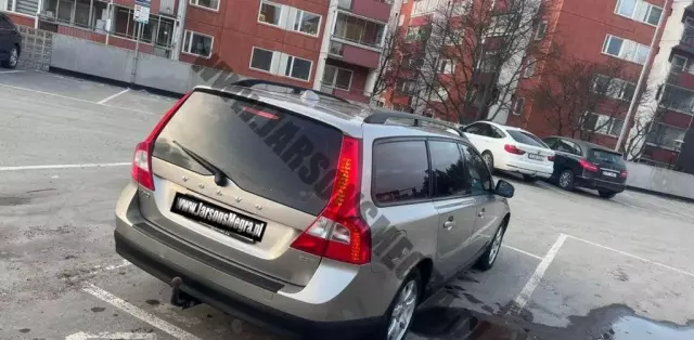 VOLVO V70 