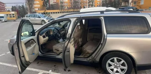 VOLVO V70 