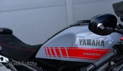 YAMAHA XSR 900 