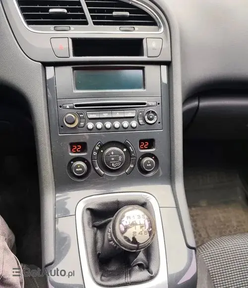 PEUGEOT 5008 