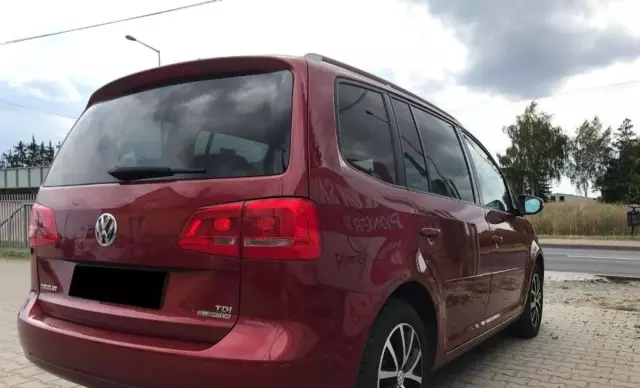 VOLKSWAGEN Touran 