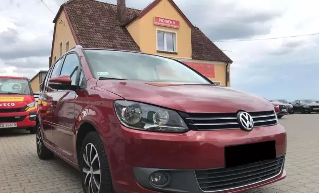 VOLKSWAGEN Touran 