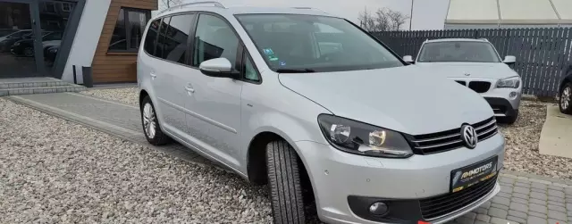 VOLKSWAGEN Touran 