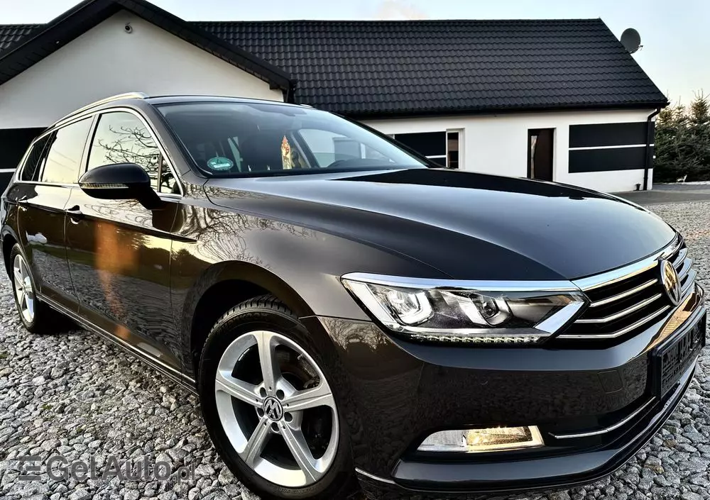 VOLKSWAGEN Passat Variant 2.0 TDI DSG (BlueMotion Technology) Trendline