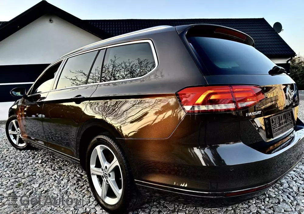 VOLKSWAGEN Passat Variant 2.0 TDI DSG (BlueMotion Technology) Trendline